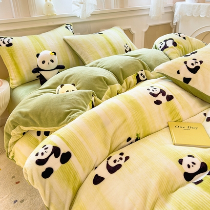 91家纺网 家纺一手货源 找家纺 摩妮卡 2025新款小清新牛奶绒印花四件套床单款床笠单被套-场景1 熊猫嘟嘟