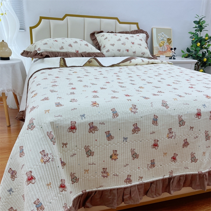 91家纺网 家纺一手货源 找家纺 暖居 2024新款A类双层纱全棉床盖三件套防滑不跑床绗缝加厚纯棉床单 熊仔派对