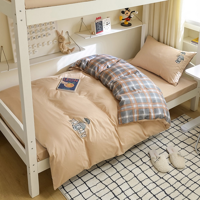 91家纺网 家纺一手货源 找家纺 2025新款全棉刺绣亲肤学生款套件-小熊 小熊-卡其