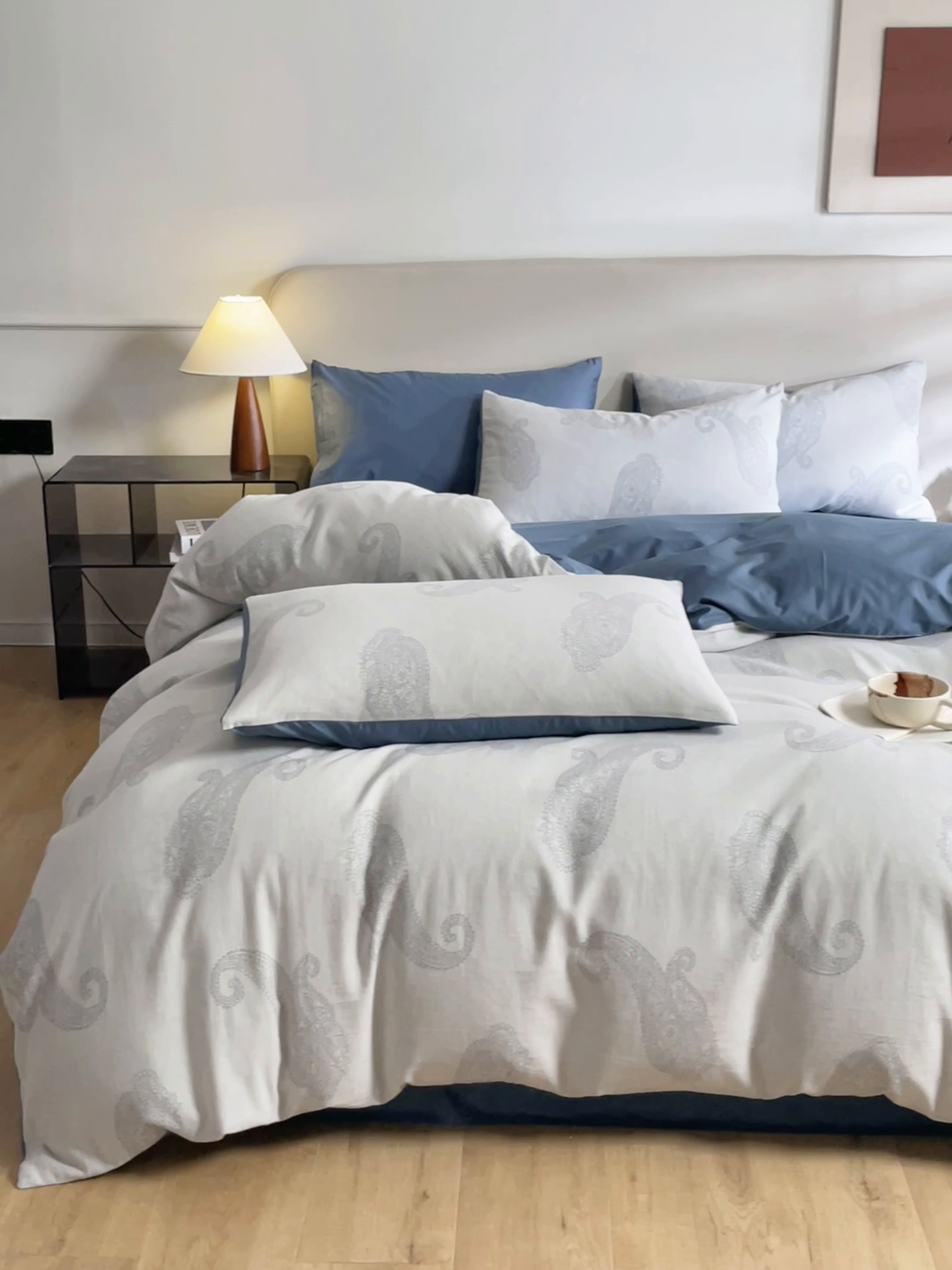 91家纺网 家纺一手货源 找家纺 慕色家纺 2024新款A类全棉色织提花四件套系列 佩斯利-宾利蓝