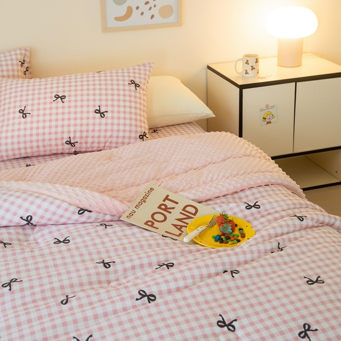 91家纺网 家纺一手货源 找家纺 星期八 2024新款复古碎花全棉豆豆被 蝴蝶结