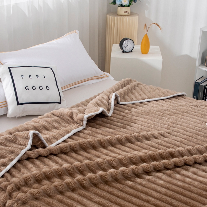 91家纺网 家纺一手货源 找家纺 来菲毛毯 2025新款北欧四季款大抽条盖毯纯色简约办公室午睡毛毯 浅咖