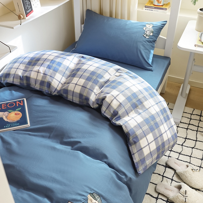 91家纺网 家纺一手货源 找家纺 2025新款全棉刺绣亲肤学生款套件-小熊 小熊-宾利蓝