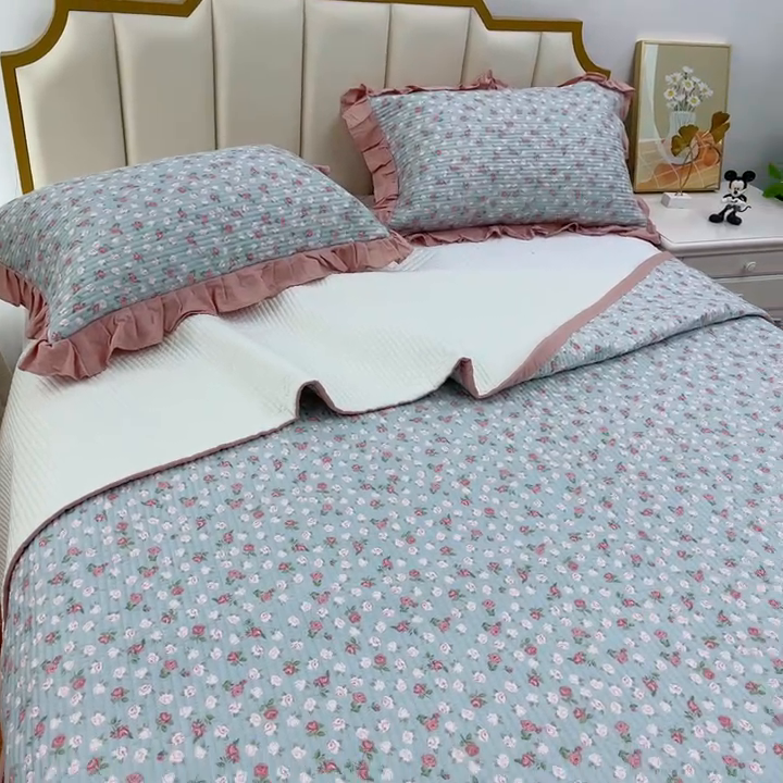 91家纺网 家纺一手货源 找家纺 暖居 2024新款A类双层纱全棉床盖三件套防滑不跑床绗缝加厚纯棉床单 苍蓝花