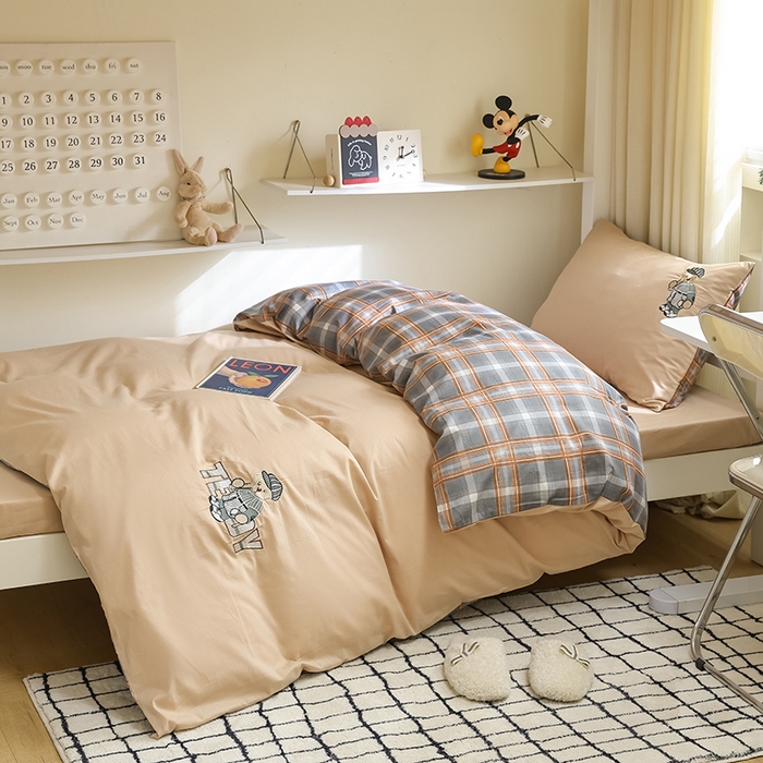 91家纺网 家纺一手货源 找家纺 2025新款全棉刺绣亲肤学生款套件-小熊 小熊-卡其