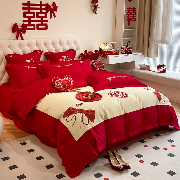 91家纺网 家纺一手货源 找家纺 玉雅家纺 2025新款60支长绒棉时尚拼色浮雕刺绣婚庆四件套 爱丽丝