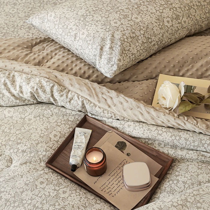 91家纺网 家纺一手货源 找家纺 星期八 2024新款复古碎花全棉豆豆被 芳华