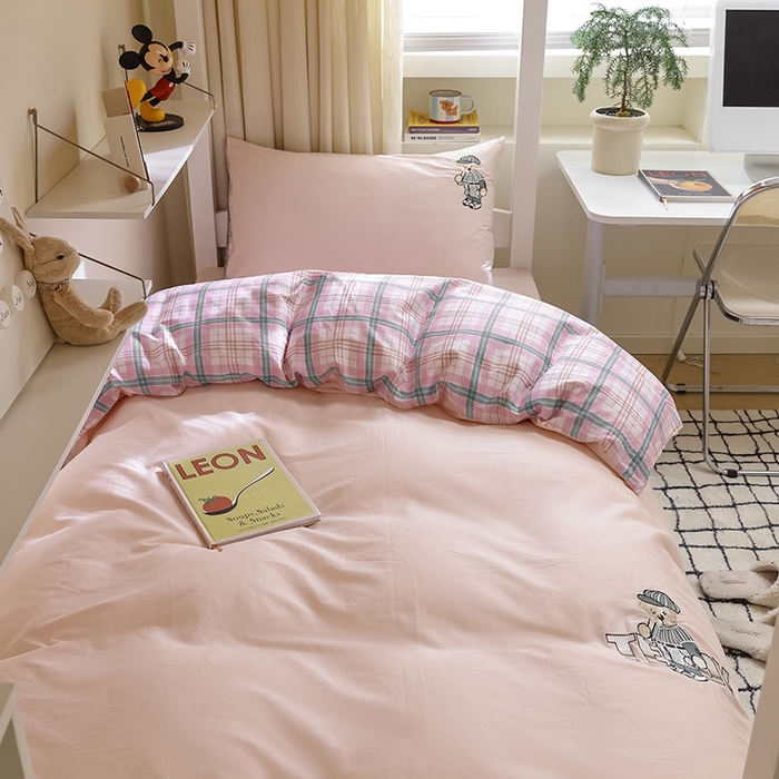 91家纺网 家纺一手货源 找家纺 2025新款全棉刺绣亲肤学生款套件-小熊 小熊-粉