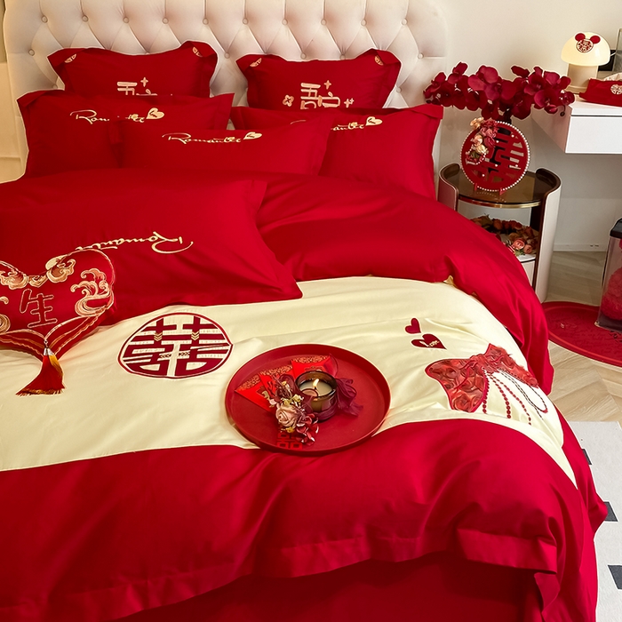 91家纺网 家纺一手货源 找家纺 玉雅家纺 2025新款60支长绒棉时尚拼色浮雕刺绣婚庆四件套 爱丽丝