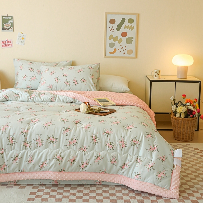 91家纺网 家纺一手货源 找家纺 星期八 2024新款复古碎花全棉豆豆被 风信子