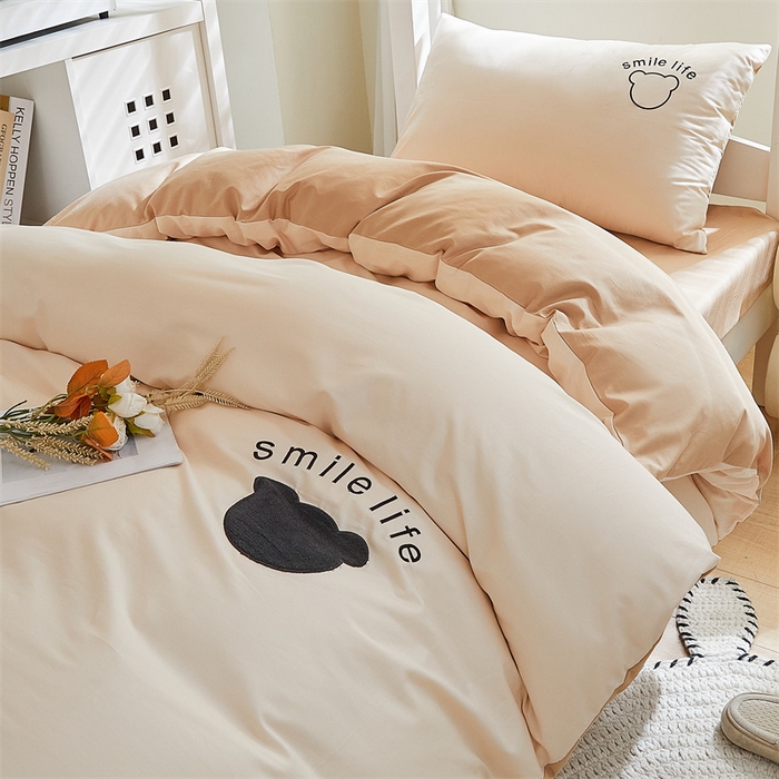 91家纺网 家纺一手货源 找家纺 慕色家纺 2024新款全棉学生宿舍三件套家用刺绣四件套 布朗熊-奶昔白+奶茶