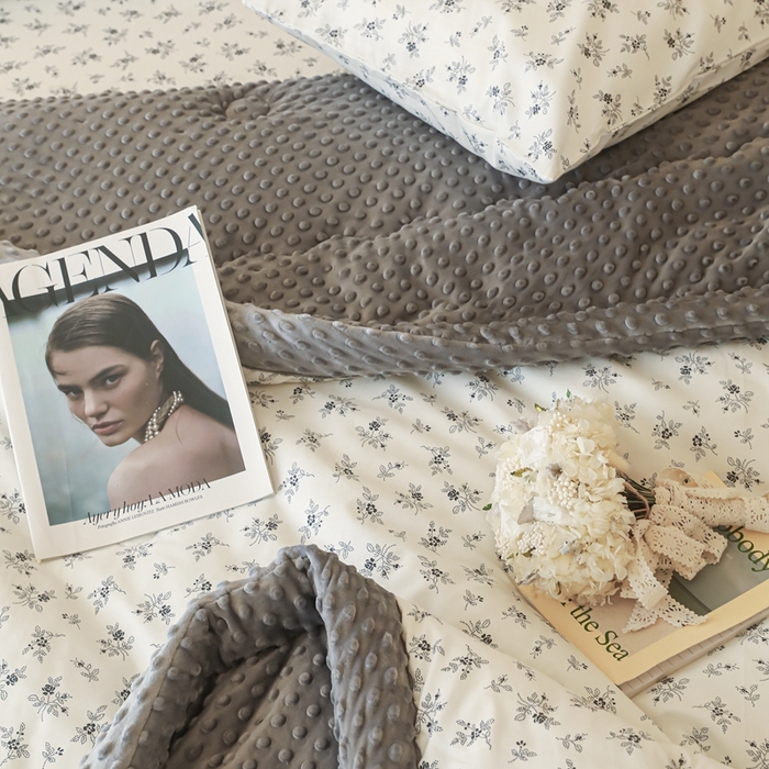 91家纺网 家纺一手货源 找家纺 星期八 2024新款复古碎花全棉豆豆被 雀梅