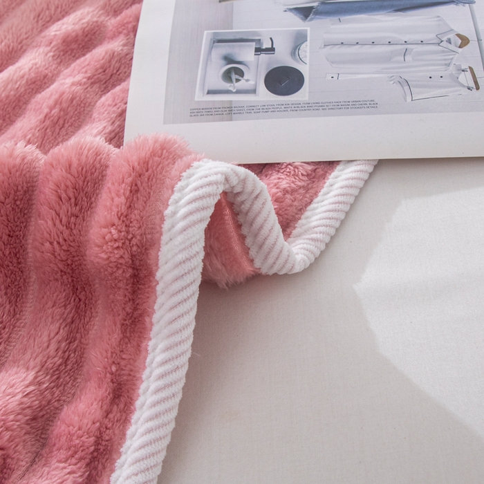 91家纺网 家纺一手货源 找家纺 来菲毛毯 2025新款北欧四季款大抽条盖毯纯色简约办公室午睡毛毯 西瓜红