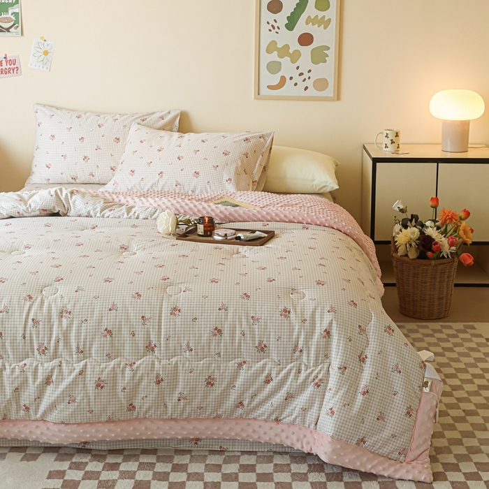 91家纺网 家纺一手货源 找家纺 星期八 2024新款复古碎花全棉豆豆被 玫瑰