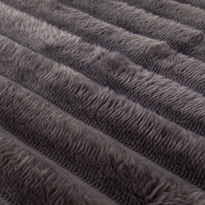 91家纺网 家纺一手货源 找家纺 来菲毛毯 2025新款北欧四季款大抽条盖毯纯色简约办公室午睡毛毯 深灰