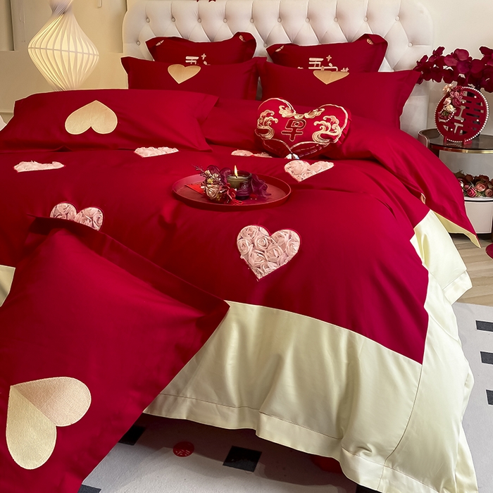 91家纺网 家纺一手货源 找家纺 玉雅家纺 2025新款60支长绒棉时尚拼色浮雕刺绣婚庆四件套 恩爱-红