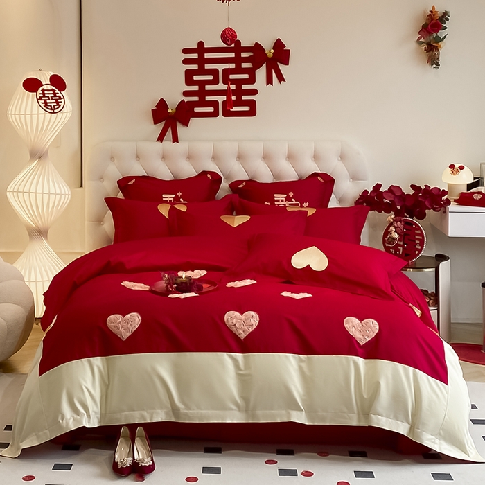 91家纺网 家纺一手货源 找家纺 玉雅家纺 2025新款60支长绒棉时尚拼色浮雕刺绣婚庆四件套 恩爱-红