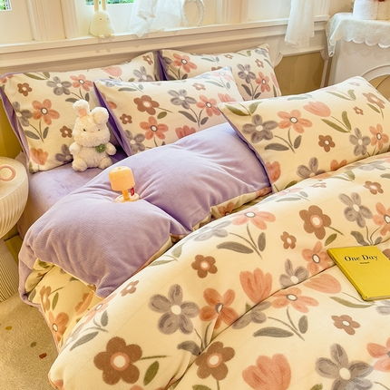 91家纺网 家纺一手货源 找家纺 （总）摩妮卡 2025新款小清新牛奶绒印花四件套床单款床笠单被套-场景1