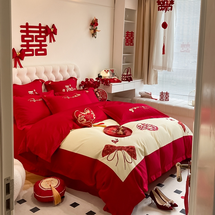 91家纺网 家纺一手货源 找家纺 玉雅家纺 2025新款60支长绒棉时尚拼色浮雕刺绣婚庆四件套 爱丽丝