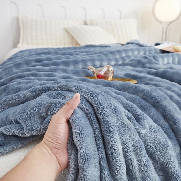 91家纺网 家纺一手货源 找家纺 肖恩毯业 2025新款小泡泡兔毛毯--布兰卡系列 布兰卡-星空蓝