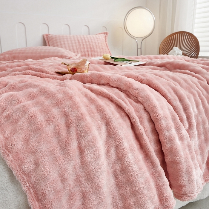 91家纺网 家纺一手货源 找家纺 肖恩毯业 2025新款小泡泡兔毛毯--布兰卡系列 布兰卡-樱花粉