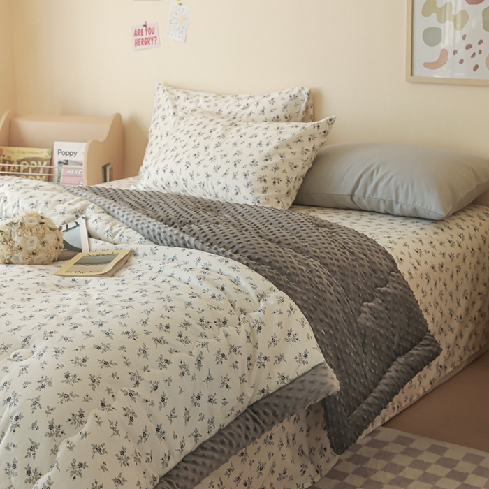 91家纺网 家纺一手货源 找家纺 星期八 2024新款复古碎花全棉豆豆被 雀梅