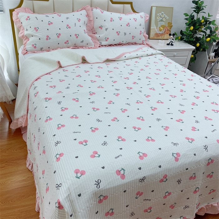 91家纺网 家纺一手货源 找家纺 暖居 2024新款A类双层纱全棉床盖三件套防滑不跑床绗缝加厚纯棉床单 爱心樱桃