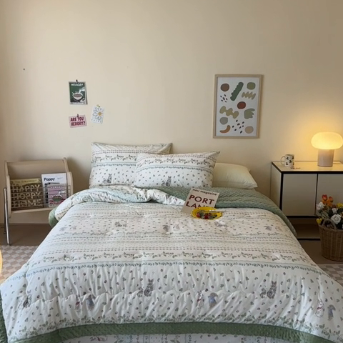 91家纺网 家纺一手货源 找家纺 星期八 2024新款复古碎花全棉豆豆被 绿茵小兔