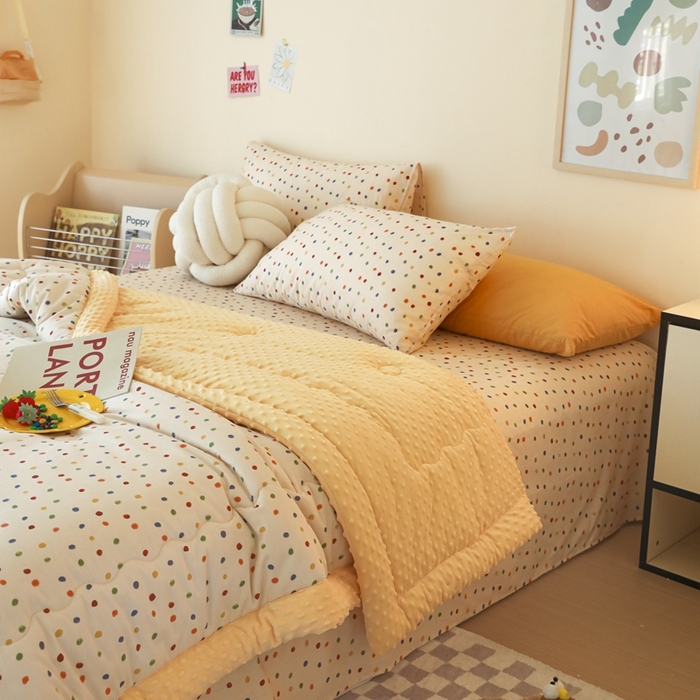 91家纺网 家纺一手货源 找家纺 星期八 2024新款复古碎花全棉豆豆被 彩色波点