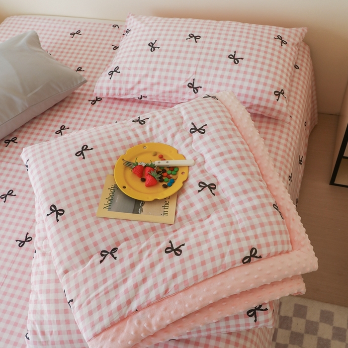 91家纺网 家纺一手货源 找家纺 星期八 2024新款复古碎花全棉豆豆被 蝴蝶结