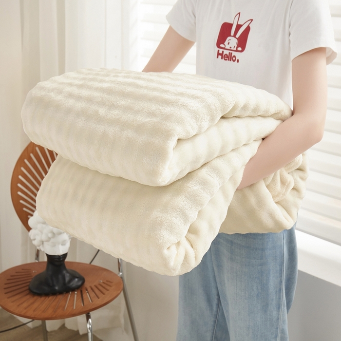 91家纺网 家纺一手货源 找家纺 肖恩毯业 2025新款小泡泡兔毛毯--布兰卡系列 布兰卡-奶昔白