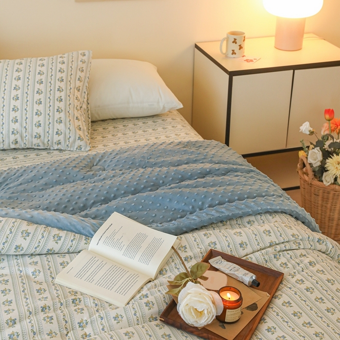 91家纺网 家纺一手货源 找家纺 星期八 2024新款复古碎花全棉豆豆被 可可庄园