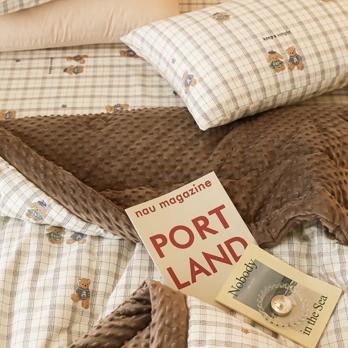 91家纺网 家纺一手货源 找家纺 星期八 2024新款复古碎花全棉豆豆被 格子熊