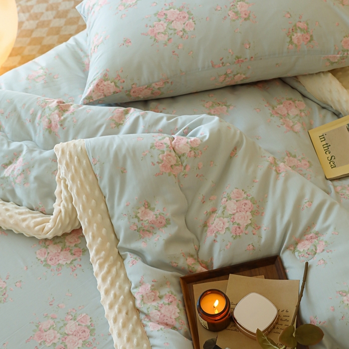 91家纺网 家纺一手货源 找家纺 星期八 2024新款复古碎花全棉豆豆被 风铃