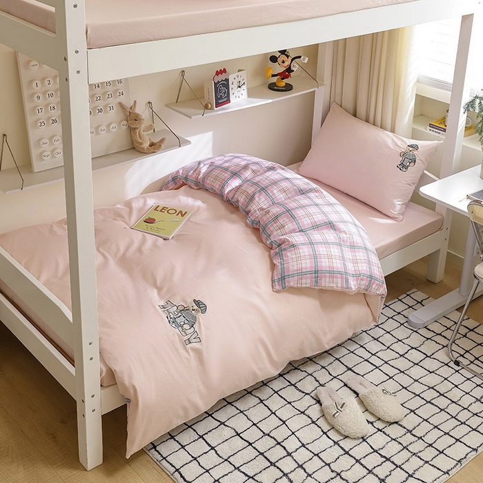 91家纺网 家纺一手货源 找家纺 2025新款全棉刺绣亲肤学生款套件-小熊 小熊-粉