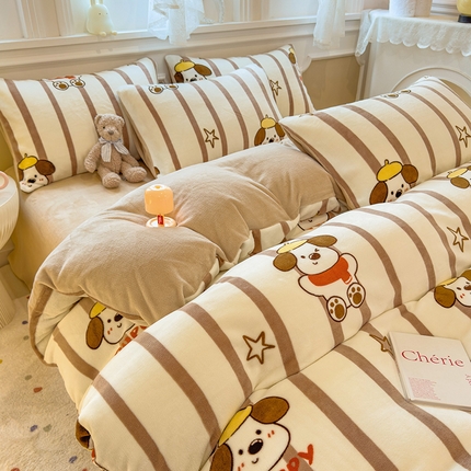 91家纺网 家纺一手货源 找家纺 （总）摩妮卡 2025新款小清新牛奶绒印花四件套床单款床笠单被套-场景1