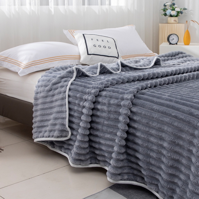 91家纺网 家纺一手货源 找家纺 来菲毛毯 2025新款北欧四季款大抽条盖毯纯色简约办公室午睡毛毯 蓝灰