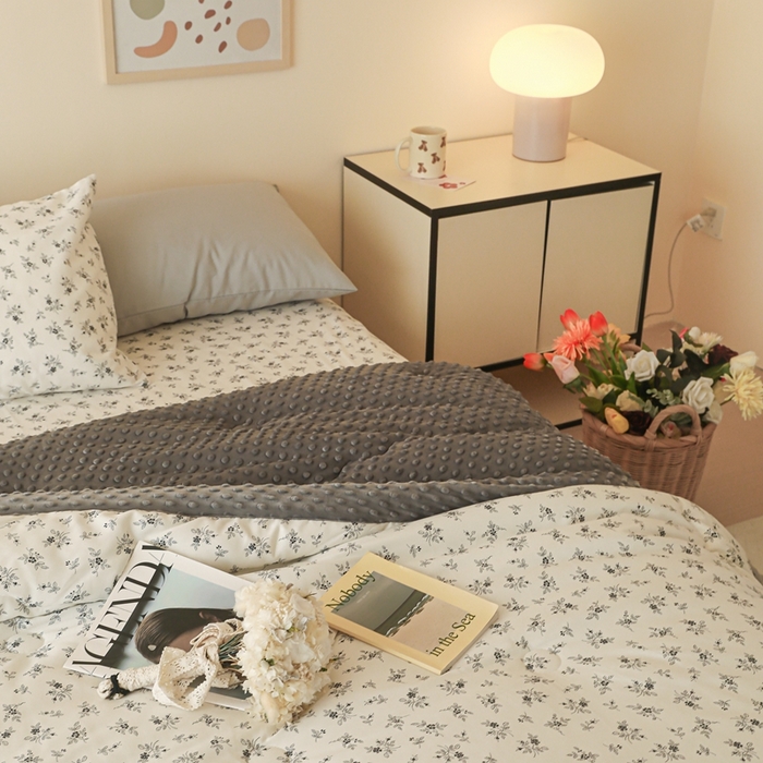 91家纺网 家纺一手货源 找家纺 星期八 2024新款复古碎花全棉豆豆被 雀梅