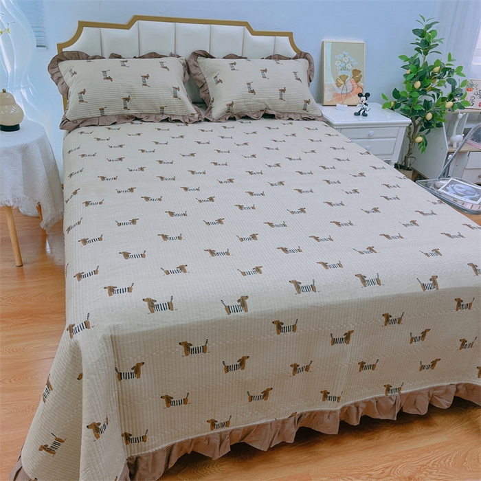 91家纺网 家纺一手货源 找家纺 暖居 2024新款A类双层纱全棉床盖三件套防滑不跑床绗缝加厚纯棉床单 腊肠狗