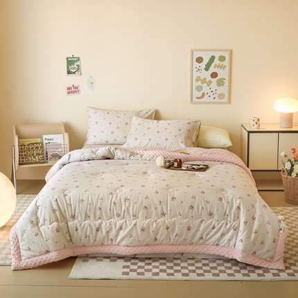 91家纺网 家纺一手货源 找家纺 星期八 2024新款复古碎花全棉豆豆被 玫瑰