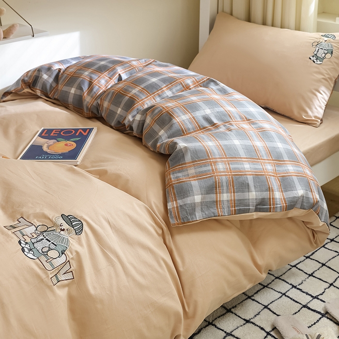 91家纺网 家纺一手货源 找家纺 2025新款全棉刺绣亲肤学生款套件-小熊 小熊-卡其