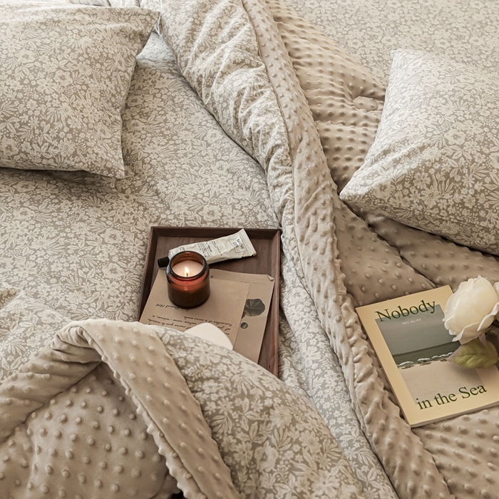 91家纺网 家纺一手货源 找家纺 星期八 2024新款复古碎花全棉豆豆被 芳华