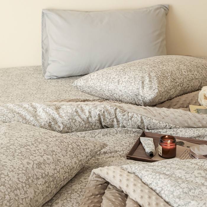 91家纺网 家纺一手货源 找家纺 星期八 2024新款复古碎花全棉豆豆被 芳华