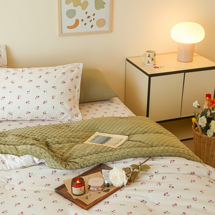 91家纺网 家纺一手货源 找家纺 星期八 2024新款复古碎花全棉豆豆被 夕颜