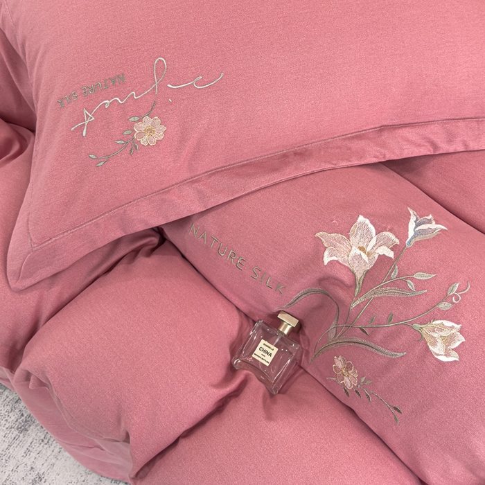 91家纺网 家纺一手货源 找家纺 U品汇 2024新品生态加厚长绒棉纯棉绣花全棉磨毛刺绣四件套直播 百合欢-香妃粉