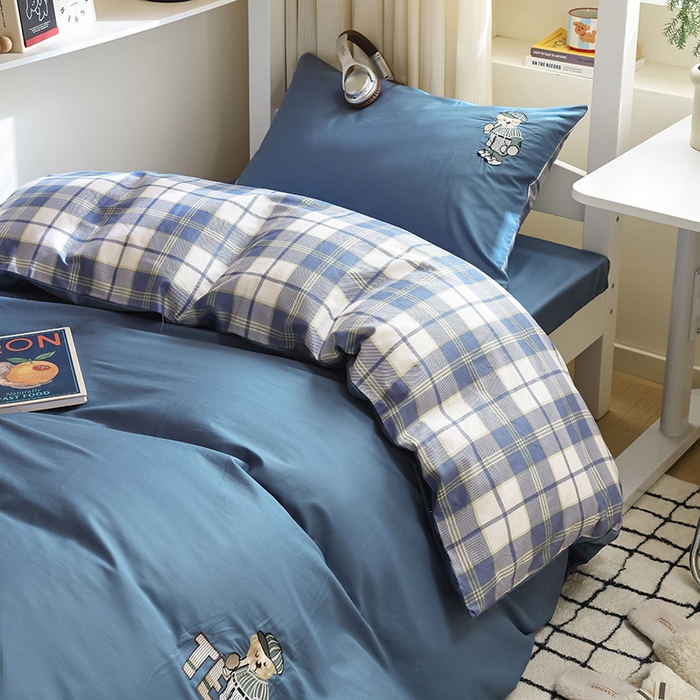 91家纺网 家纺一手货源 找家纺 2025新款全棉刺绣亲肤学生款套件-小熊 小熊-宾利蓝