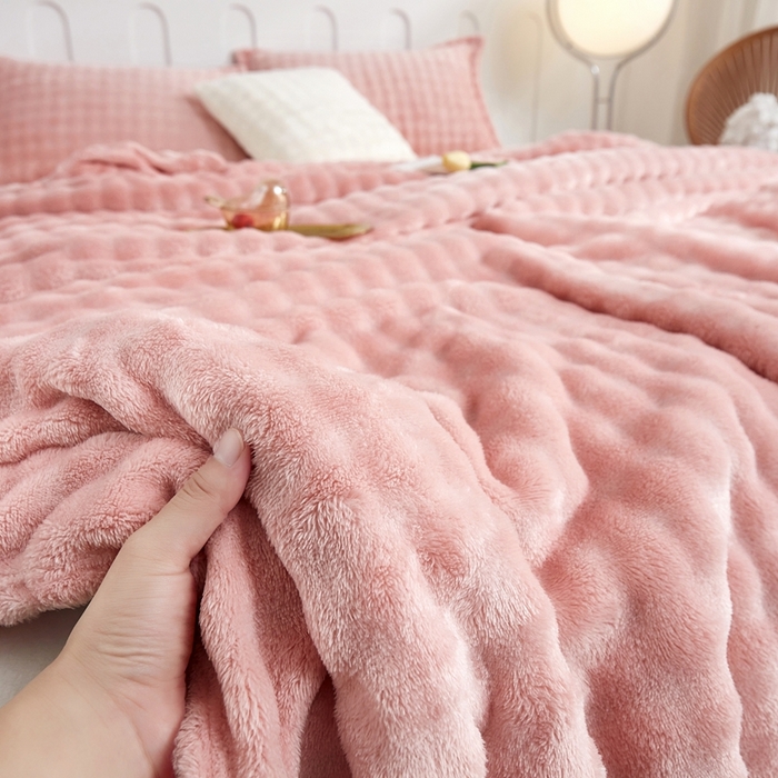 91家纺网 家纺一手货源 找家纺 肖恩毯业 2025新款小泡泡兔毛毯--布兰卡系列 布兰卡-樱花粉