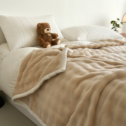 91家纺网 家纺一手货源 找家纺 2025新款300gsm舒适亲肤泡泡绒毛毯 卡其色