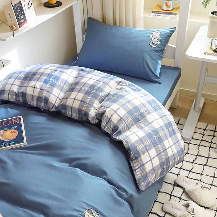 91家纺网 家纺一手货源 找家纺 2025新款全棉刺绣亲肤学生款套件-小熊 小熊-宾利蓝