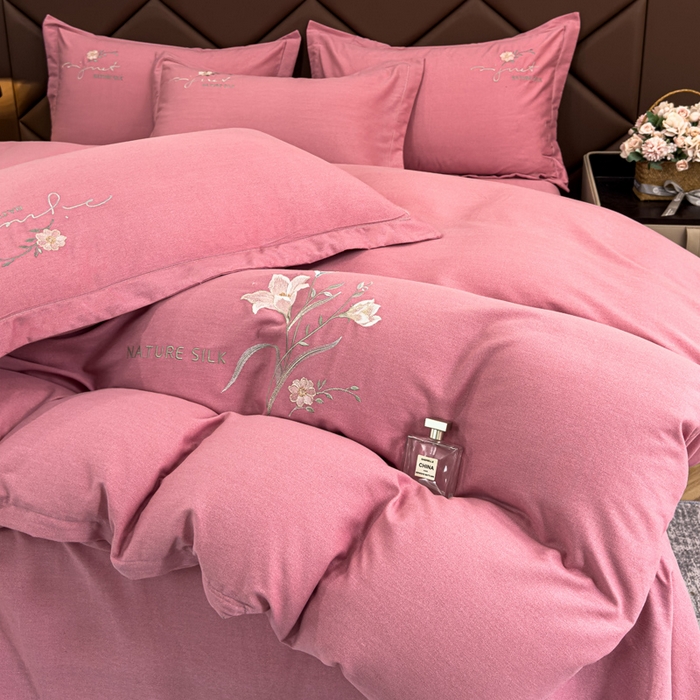 91家纺网 家纺一手货源 找家纺 U品汇 2024新品生态加厚长绒棉纯棉绣花全棉磨毛刺绣四件套直播 百合欢-香妃粉